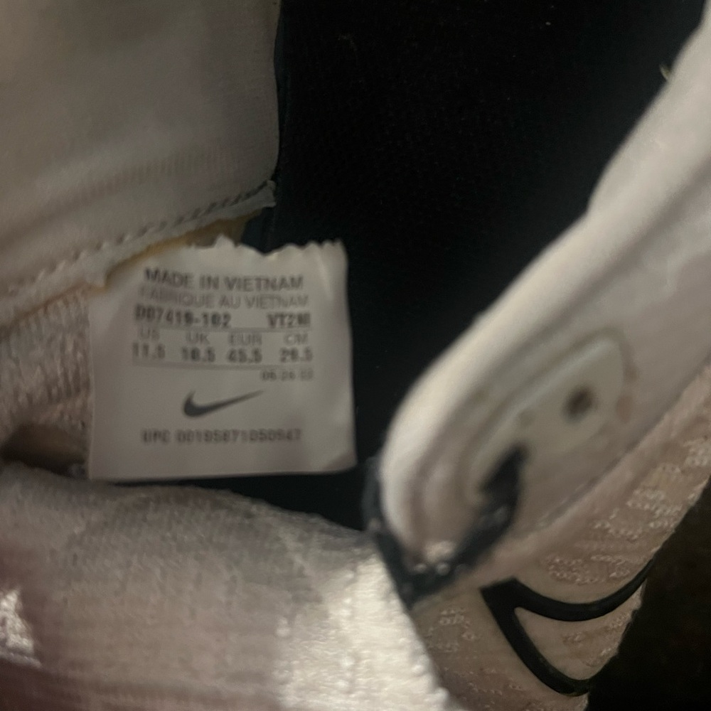 Nike White and Black Sneakers - Picture 5 of 5